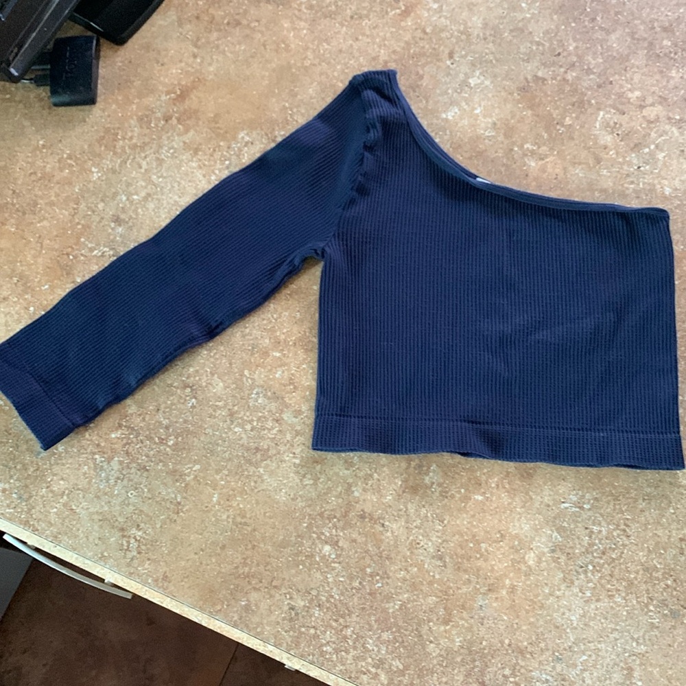 Nikibiki one shoulder/sleeve crop top